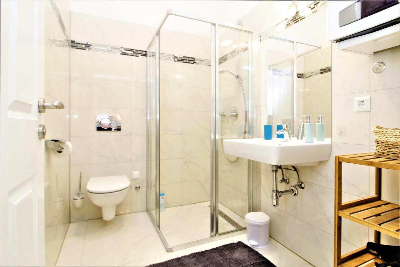 Marine: Newly Renovated 2nd District Viena